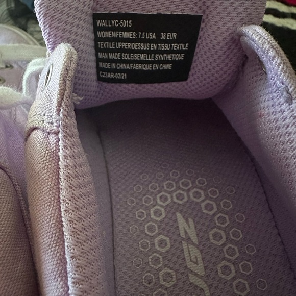 Women’s runners in pristine condition size 7.5 - Picture 3 of 6